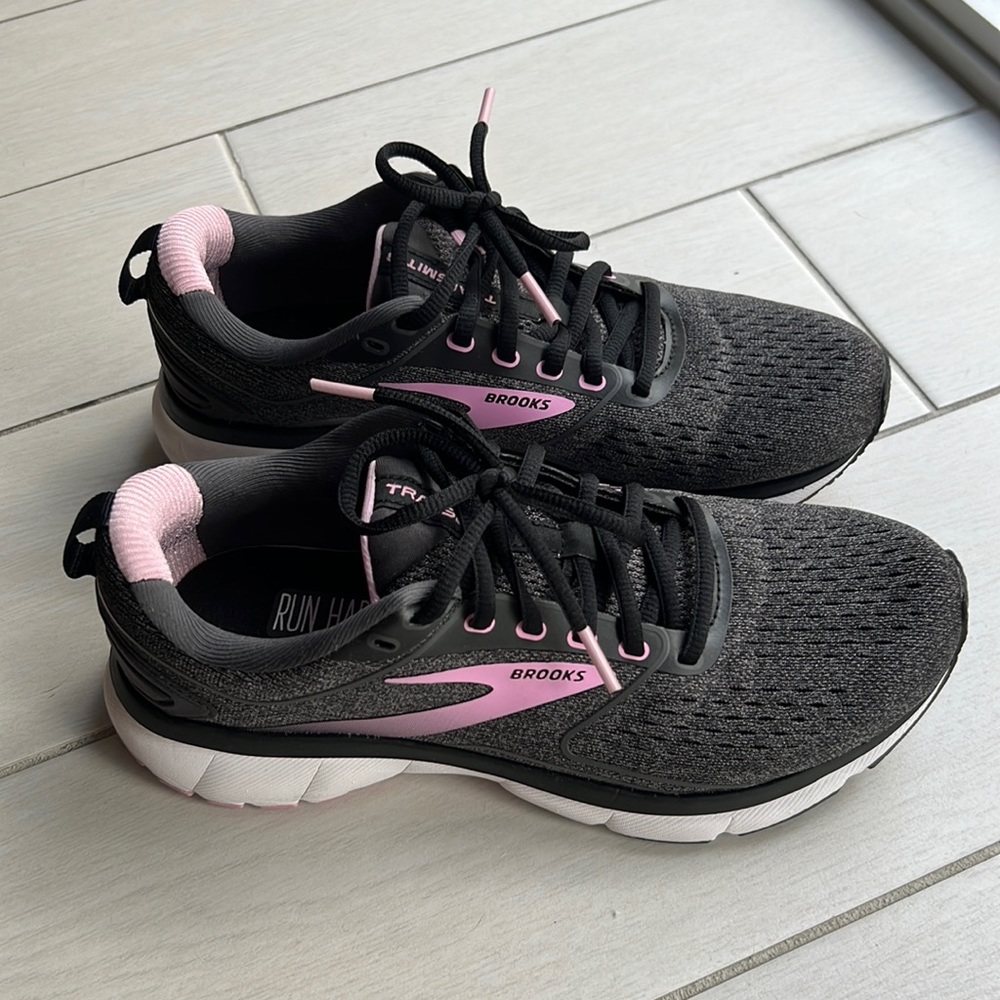 Women’s Brooks gym shoes